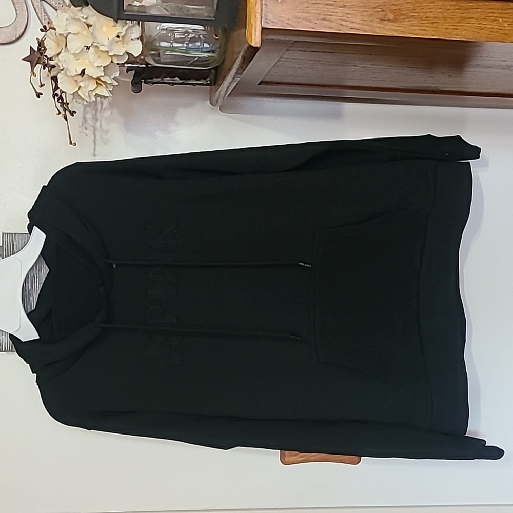 Black sweatshirt
